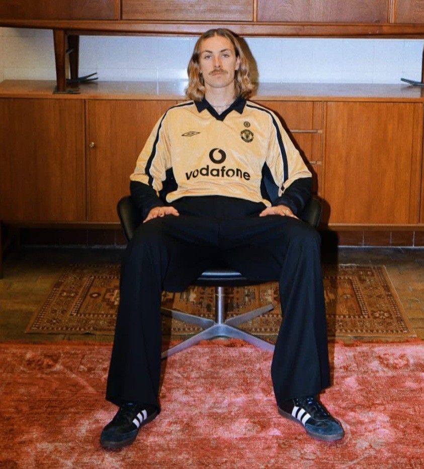 Manchester United 2001/02 – Centenary Anniversary Jersey (Reversible) | Retro Edition