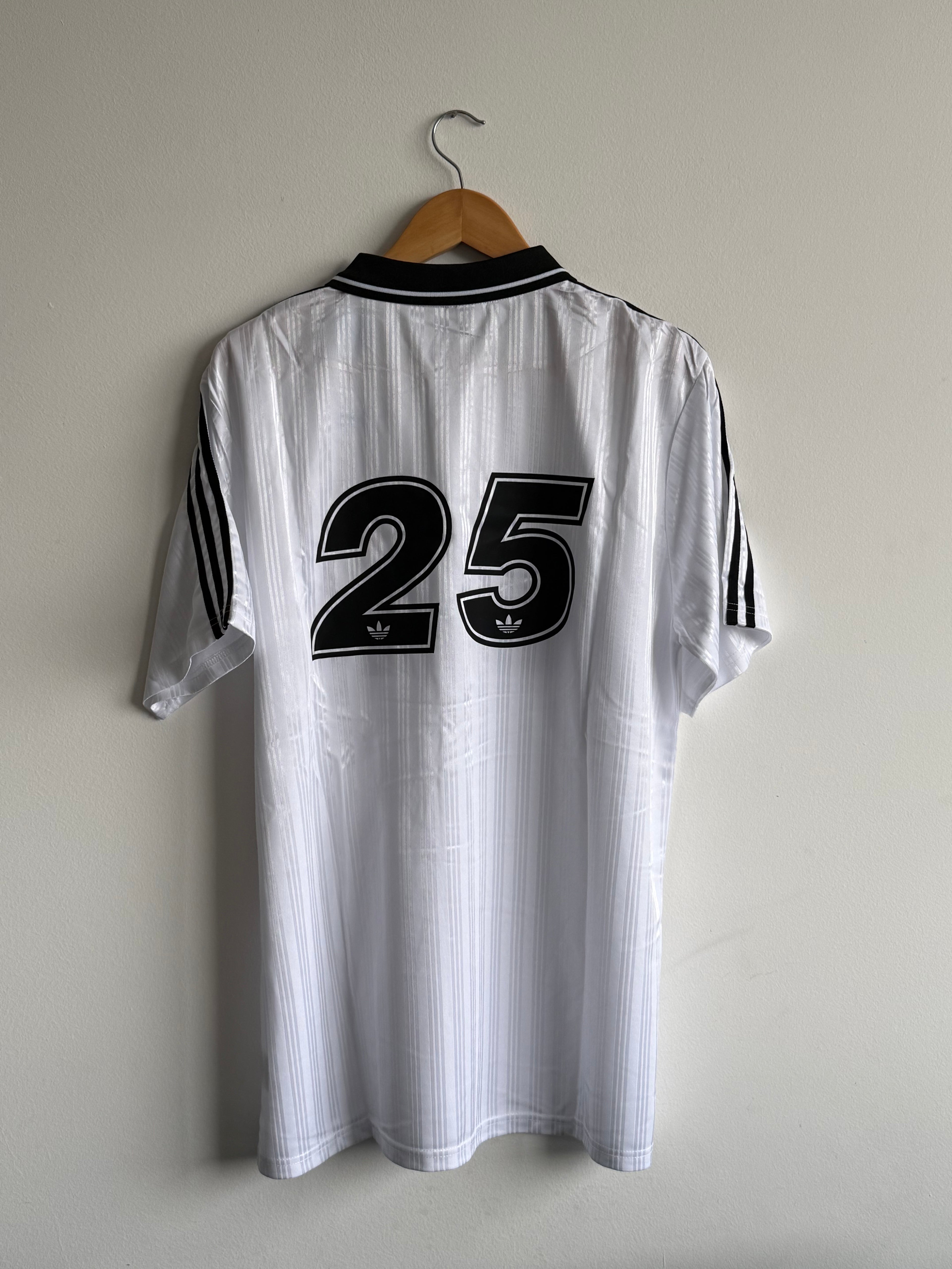 Camiseta Adidas x Oasis